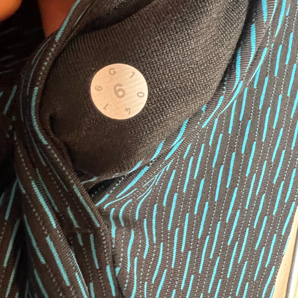 Lululemon High Rise Compression Shorts - Picture 6 of 6